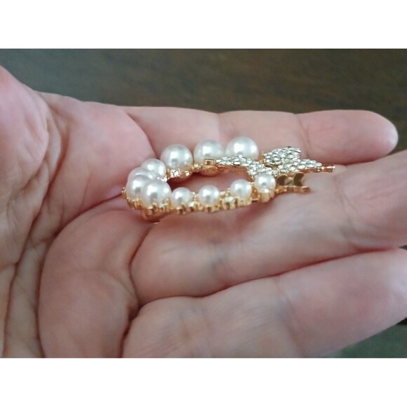 Butterfly Gold Tone Wreath Brooch Pin Fancy Sparkly Faux Pearls Elegant Gift - Picture 4 of 6